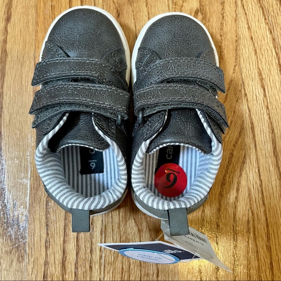 Carter’s shoes - Picture 3 of 5